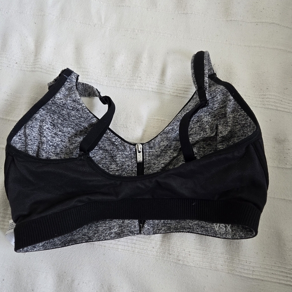 Victoria's Secret Gray Incredible Lightweight Max Zip Front Sports Bra 32D - Picture 10 of 13